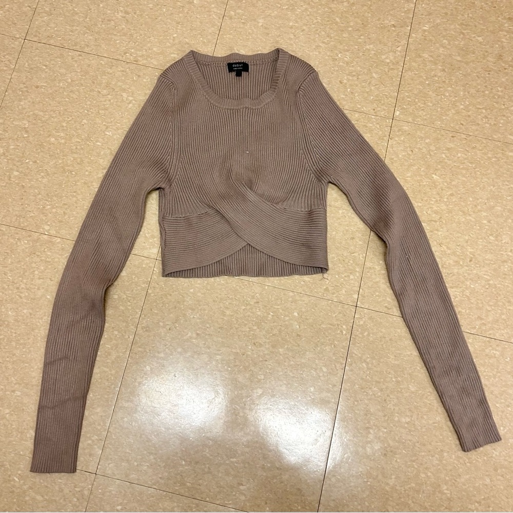Light brown cropped longsleeve, size s/m